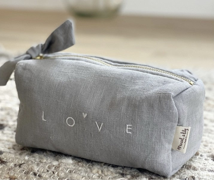 Trousse lin brodée « Love » - Gris nuage