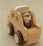 Taxi en bois