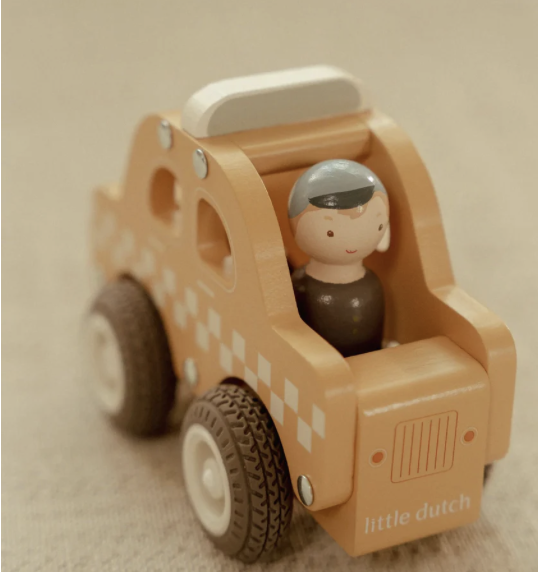 Taxi en bois